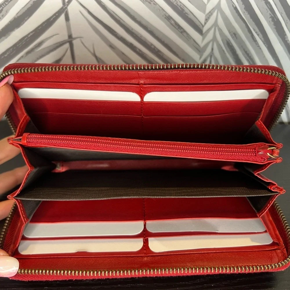 🔥 GUCCI
Calfskin GG Marmont Zip Around Wallet Hibiscus Red - Picture 12 of 14